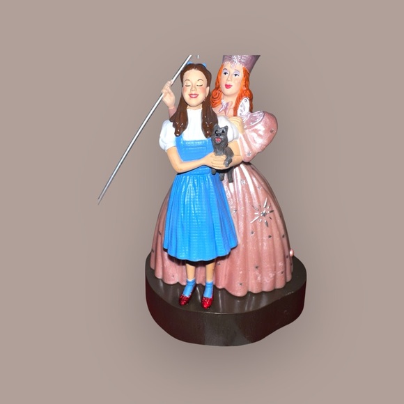 2014 Hallmark Wizard of Oz Ornament - Picture 2 of 16